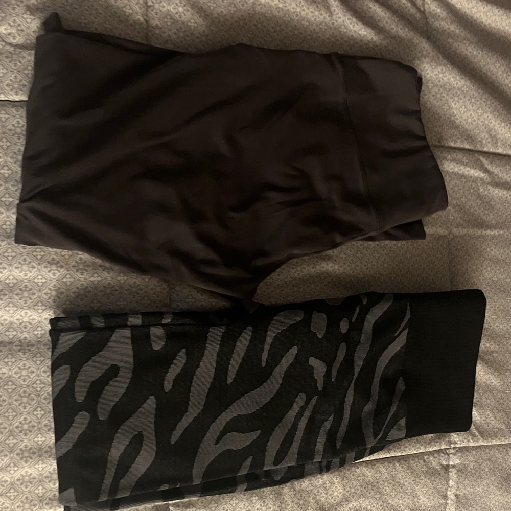 Black and Gray Patterned Leggings